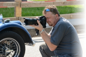 Fotograf mit Oldtimer